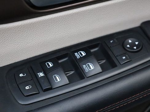 Used 2017 Chrysler Pacifica LX w/ Tire & Wheel Group image 29