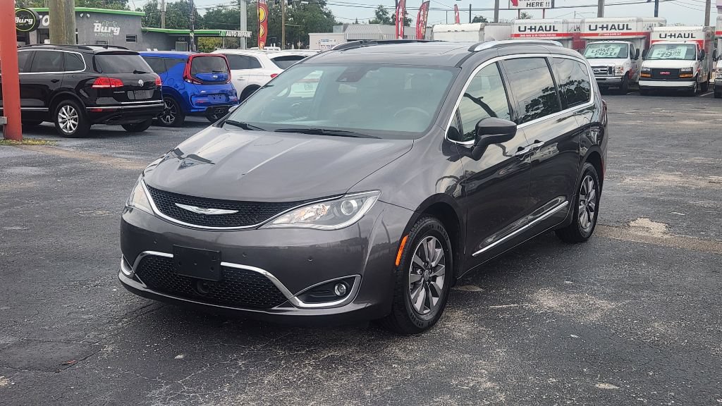 Used 2019 Chrysler Pacifica Touring-L FWD image 2