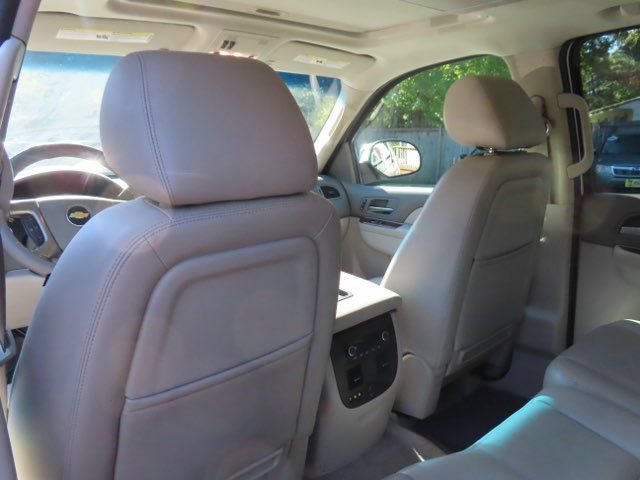 Used 2010 Chevrolet Avalanche LTZ AWD/4WD image 14