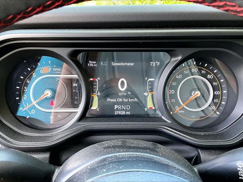 Used 2025 Jeep Wrangler Unlimited Rubicon AWD/4WD image 26