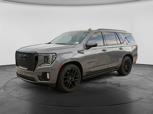 Used 2022 GMC Yukon Denali w/ Denali Premium Package AWD/4WD image 4