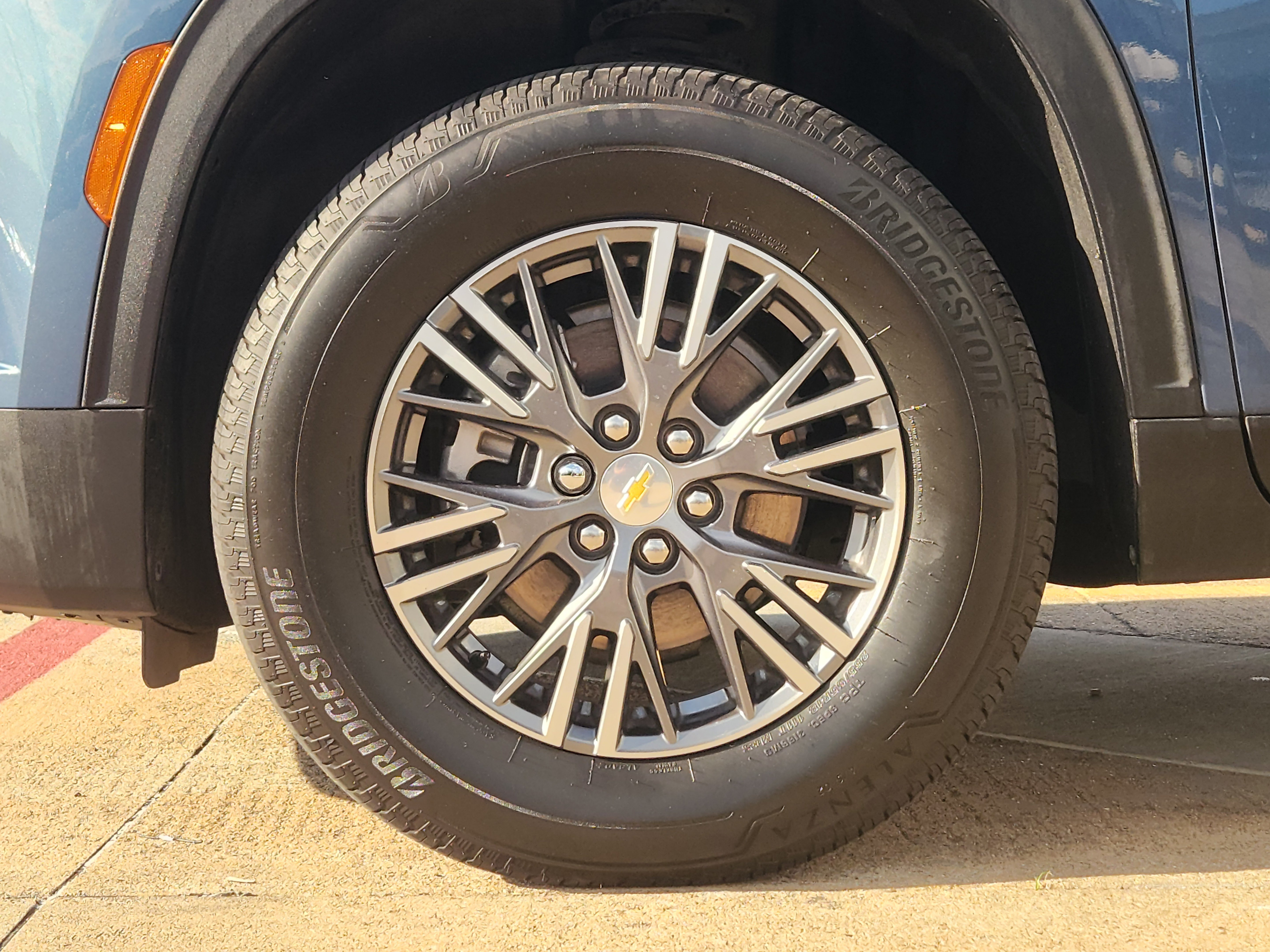 Used 2025 Chevrolet Traverse LT w/ Driver Confidence Package FWD image 7