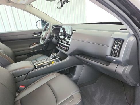 Used 2025 Nissan Pathfinder SL w/ SL Premium Package FWD image 38
