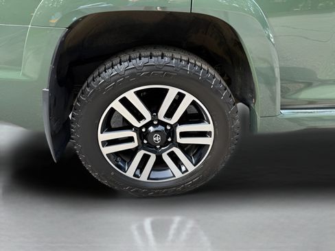 Used 2022 Toyota 4Runner Limited AWD/4WD image 29