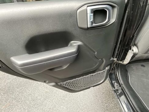 Used 2018 Jeep Wrangler Unlimited Sport S AWD/4WD image 10