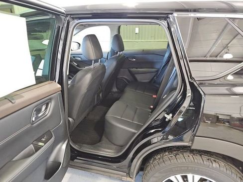 Certified 2023 Nissan Rogue SV w/ SV Premium B Package AWD/4WD image 18