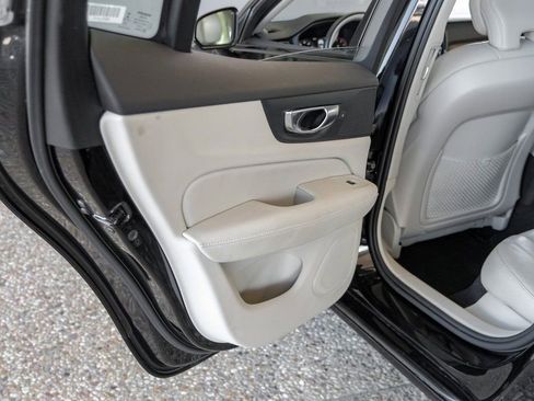 Used 2021 Volvo S60 T5 Momentum image 49