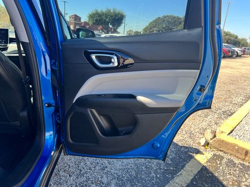 Used 2022 Jeep Compass Limited image 16