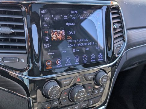 Used 2022 Jeep Grand Cherokee Limited image 21