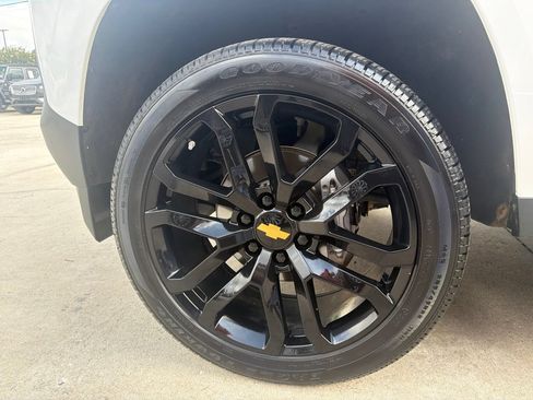 Used 2024 Chevrolet Colorado W/T w/ Safety Package RWD image 7