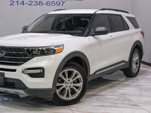 Used 2020 Ford Explorer XLT w/ Equipment Group 202A AWD/4WD image 8