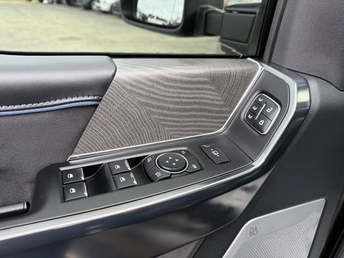 Used 2025 Ford F250 Platinum image 13