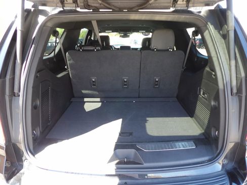 Used 2022 Chevrolet Suburban Premier image 24