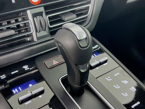 Certified 2026 Porsche Macan AWD/4WD image 19