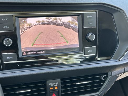 Used 2024 Volkswagen Jetta SE w/ Panoramic Sunroof Package FWD image 22