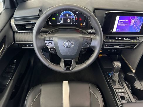 Used 2025 Toyota Camry SE FWD image 29