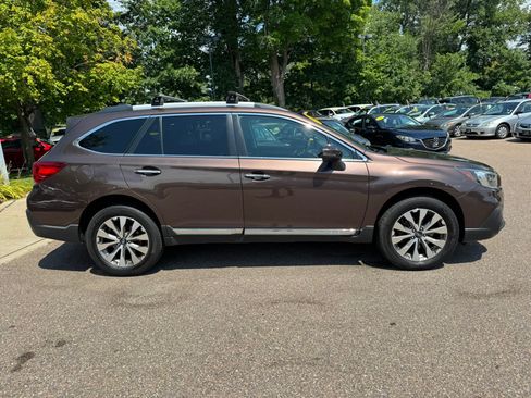 Used 2019 Subaru Outback 3.6R Touring AWD/4WD image 8