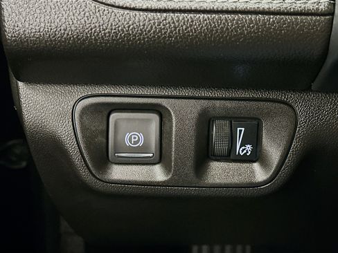 Used 2023 GMC Acadia SLE w/ Driver Convenience Package image 17