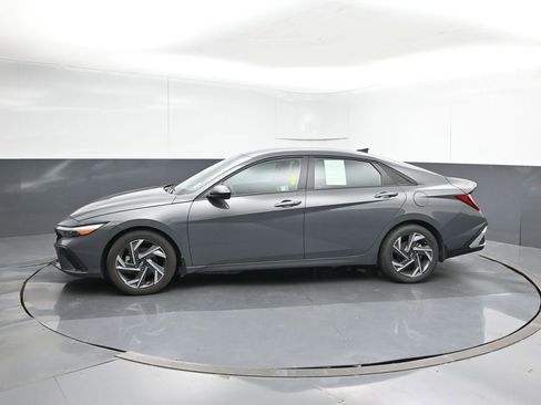Certified 2025 Hyundai Elantra Sport FWD image 2