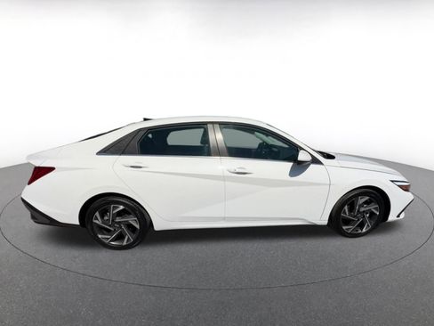 Used 2025 Hyundai Elantra SEL image 16