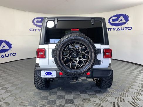 Used 2018 Jeep Wrangler Unlimited Sahara image 4