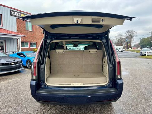 Used 2018 Cadillac Escalade Premium Luxury AWD/4WD image 35