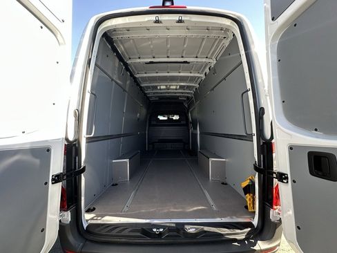 New 2025 Mercedes-Benz Sprinter 2500 image 9