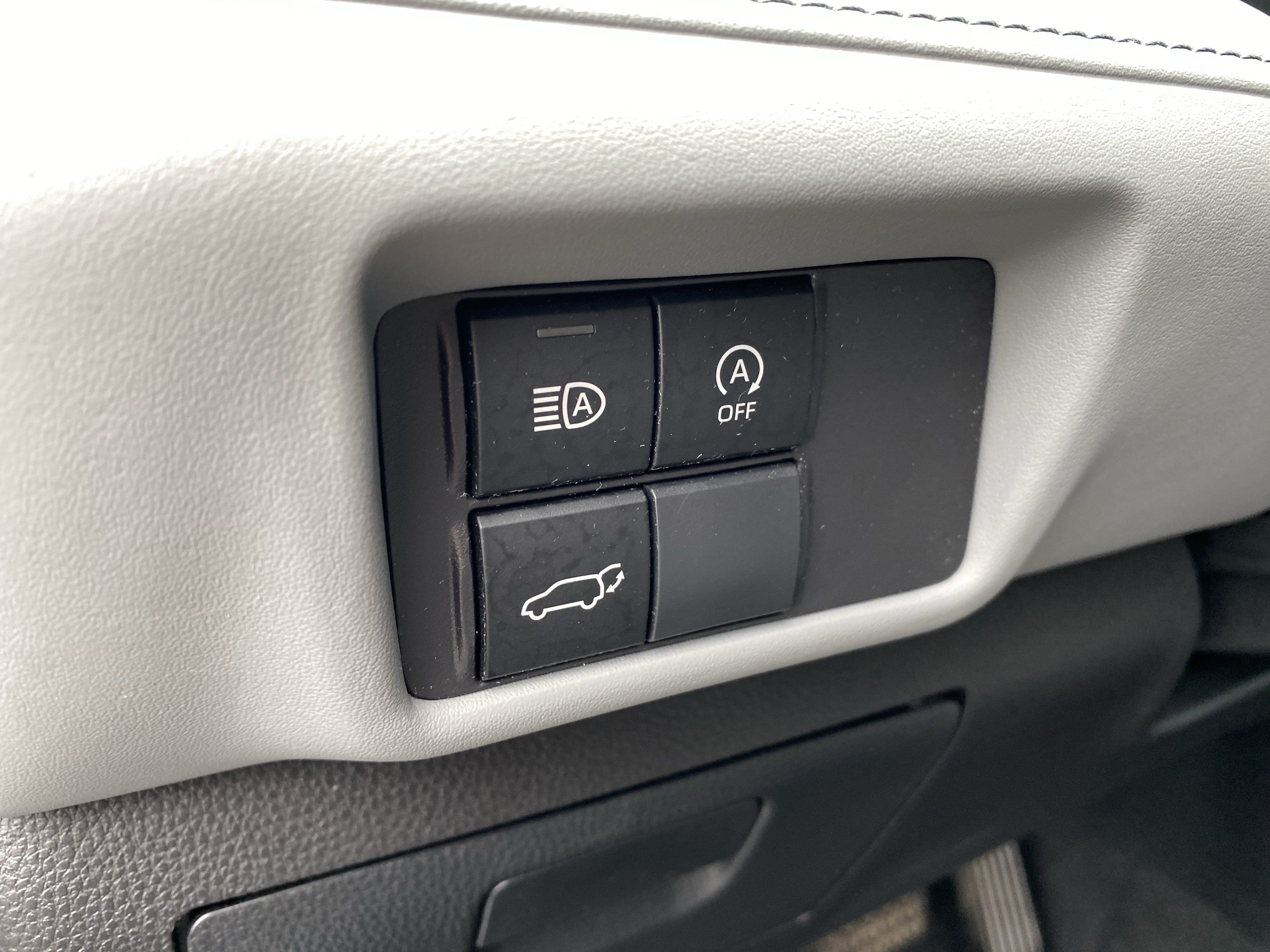 Used 2024 Toyota Highlander LE FWD image 23