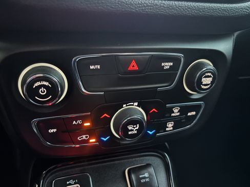 Used 2020 Jeep Compass Limited FWD image 14