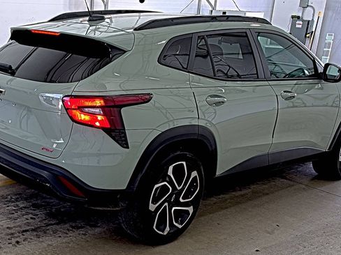 Used 2024 Chevrolet Trax RS w/ Sunroof Package FWD image 6