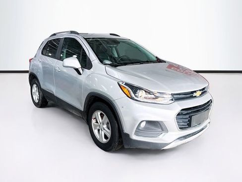Used 2021 Chevrolet Trax LT image 3