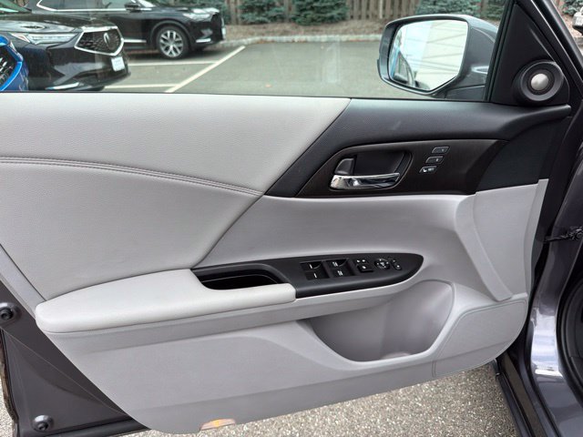 Used 2015 Honda Accord Touring image 11