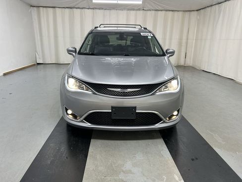 Used 2017 Chrysler Pacifica Touring-L image 3