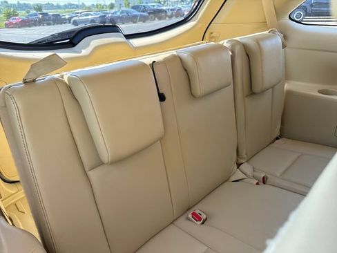 Used 2019 Toyota Highlander XLE AWD/4WD image 16
