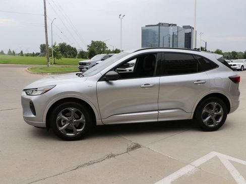 Used 2024 Ford Escape ST-Line w/ Tech Pack #1 FWD image 4