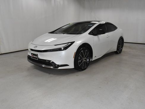 Used 2024 Toyota Prius XLE image 2