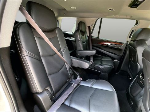 Used 2015 Cadillac Escalade Luxury AWD/4WD image 18