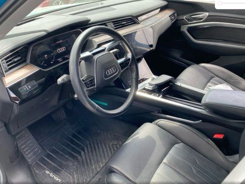 Used 2019 Audi e-tron Prestige w/ Prestige Package AWD/4WD image 3