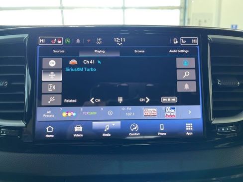 Certified 2025 Chrysler Pacifica Select image 19