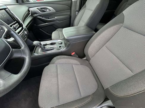 Used 2021 Chevrolet Traverse LS image 9