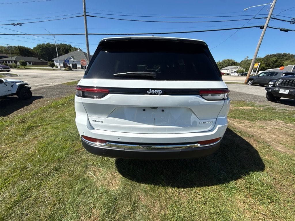 New 2027 Jeep Grand Cherokee Laredo X AWD/4WD image 4