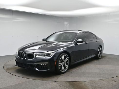 Used 2019 BMW 750i image 1