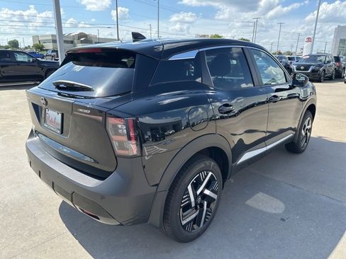 New 2025 Nissan Kicks SV image 5