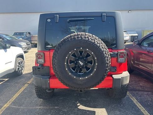 Used 2016 Jeep Wrangler Unlimited Sahara w/ Max Tow Package AWD/4WD image 3