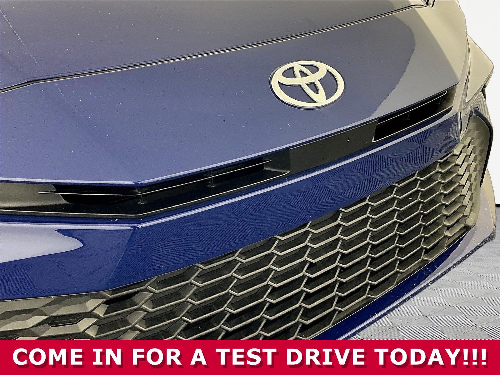 Used 2025 Toyota Camry SE FWD image 29