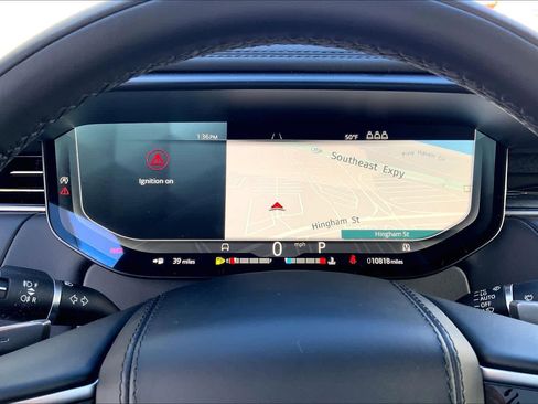 Used 2025 Land Rover Range Rover Sport SE image 24