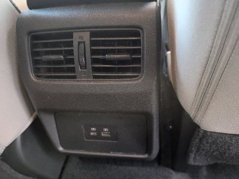 Used 2023 Nissan Rogue SV image 12