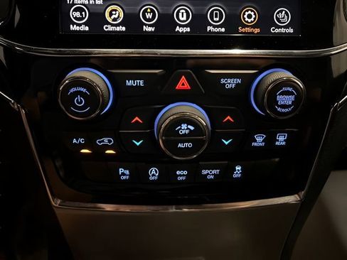 Used 2019 Jeep Grand Cherokee Limited AWD/4WD image 34