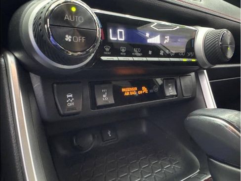 Used 2022 Toyota RAV4 SE w/ Weather & Moonroof Package AWD/4WD image 16