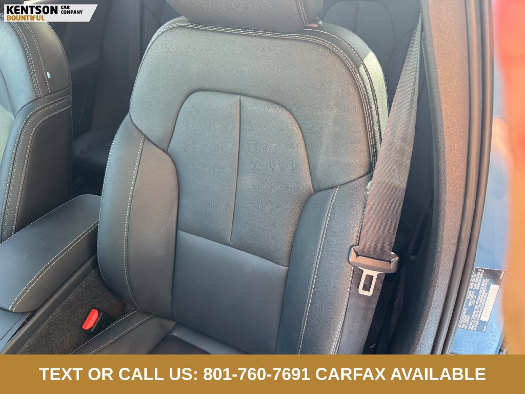 Used 2025 Volvo XC40 B5 Plus AWD/4WD image 29
